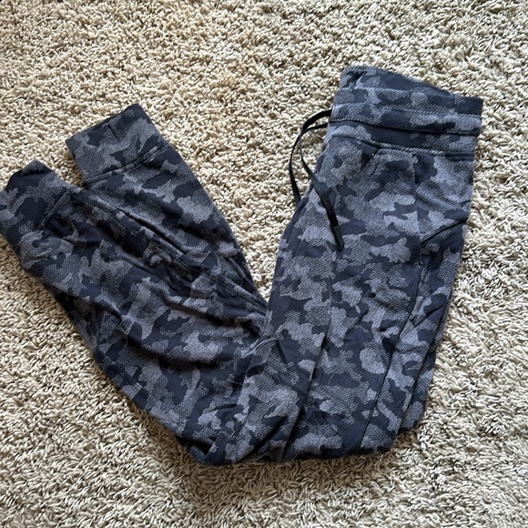Lululemon camo joggers - Picture 2 of 2